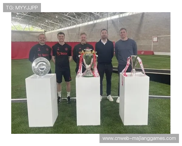 英超俱乐部青训营开放日，千名小球员参与